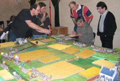 A l'aile droite, JJ, Michel, Didier, JP et Vivian le tueur discutent