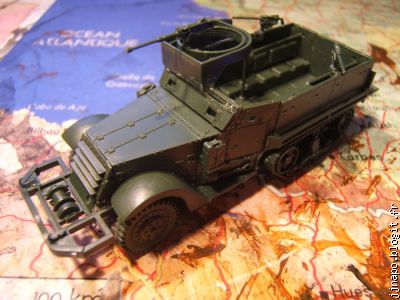 Le half track M3 hyperéquipé en mitrailleuses (marque Academy)