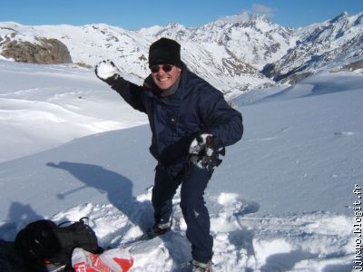 A court de munitions, un fantassin  fait face avec ce qu'il a