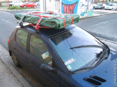 On rabat la bache et on sangle solidement le tout