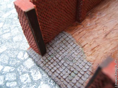 Un détail de l'entrée. Bien faite, la maquette Hovel