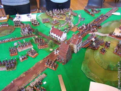 Tandis que le village fait l'objet d'assauts redoutables