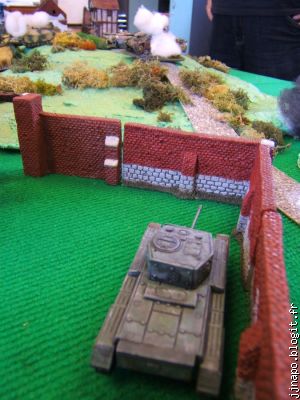 Un cromwell explose un jadgpanther