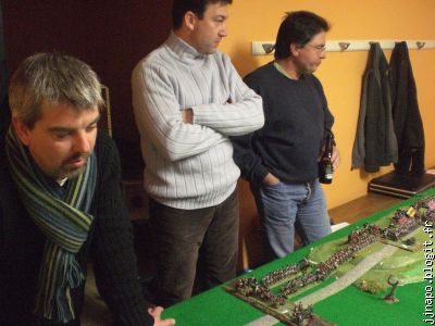 Le général Unjourjelaurailevieu x (à gauche) n'en croit pas ses yeux