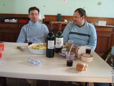 Le vin local est tentant, mais dopé. Les Français ricanent  en douce