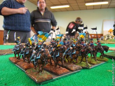 Les uhlans brunswickois et prussiens s'échauffent  , guillerets.