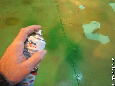 Puis les corrections vertes sont travaillées à la bombe à  peinture