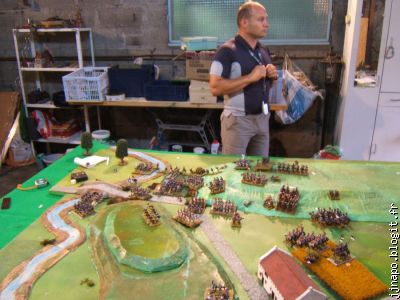 Le général Loïc de Foncedansletascestde sbrèles. Gare à vos os !